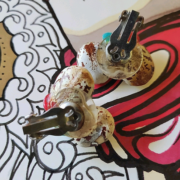 Vintage Tiki Seashell Earrings Clip ons Bright - Picture 4 of 4